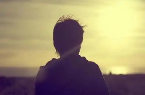 男子追女友七年结婚当天逃婚,爱到极致将只剩下恨
