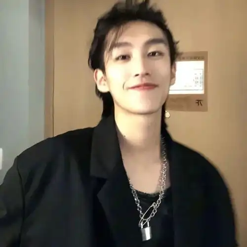 容易招桃花的男头
