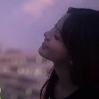 情侣头像真人一对两张不稀罕你的爱不要靠近我
