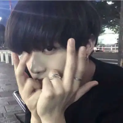 男生头像侧脸阳光高清阳光帅气男孩qq头像
