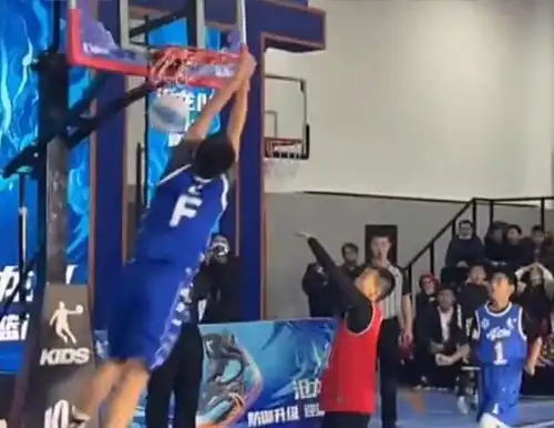 北京首钢夺冠有望11岁小学生身高超1.9米,姚明后又一天才内线
