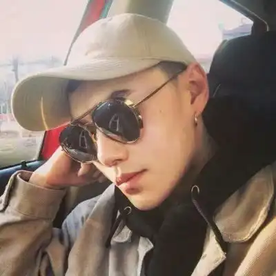 孤傲高冷男头像,我想去有你的未来
