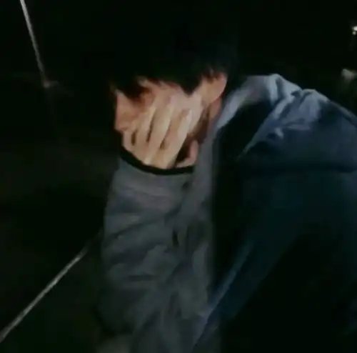 忧郁伤感风男头,今天也要帅帅酷酷的
