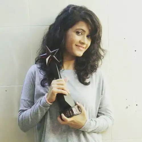 新周末档印剧侦探姐姐男女主演个人资料以及颜色台当爱轻抚你的肩女主个人资料
