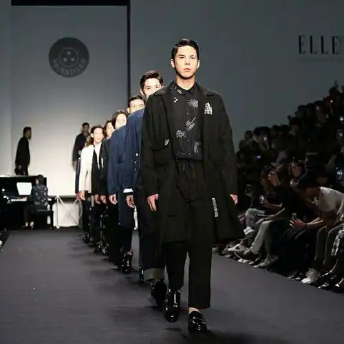 泰国三位鲜肉型男昨晚现身男士秋冬款时尚周现场走秀超级帅酷
