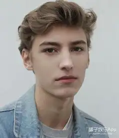 michalkolkowski18岁新晋模特,有着吸人的魅力眼神
