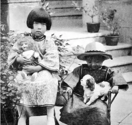从青年女学生到中年女人,我终于读懂了张爱玲的色戒
