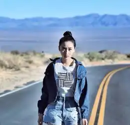 拍照还在傻傻的摆剪刀手这样拍让你比原来好看100倍
