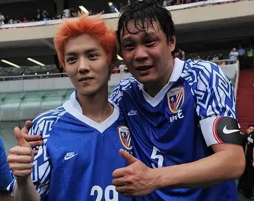 有望振兴国足鹿晗拉踩变换脚传球很专业,球迷们表示可以踢职业
