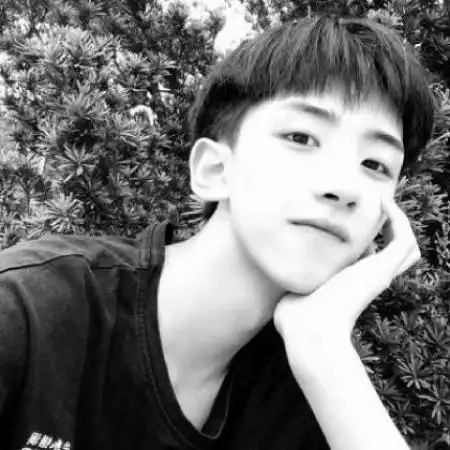 又酷又拽的男生黑白头像,阻挡不住的摇曳青春
