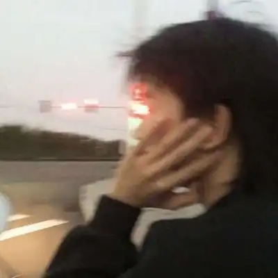 ins甜酷男生头像

