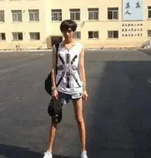 丹东男孩因美貌走红韩国网友直呼雌性难辨
