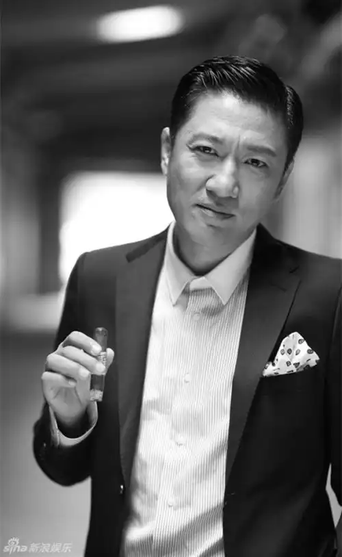 组图韩青黑白型男大片展成熟英伦绅士风
