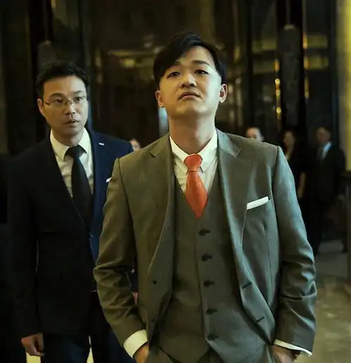 又是翻拍清明档的喜剧有头发的包贝尔拉上顶尖喜剧人,悬了
