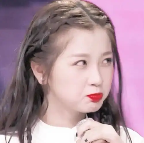 虞书欣壁纸头像小作精来啦2
