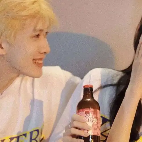 情侣头像晚是全世界的晚,安是只给你的安
