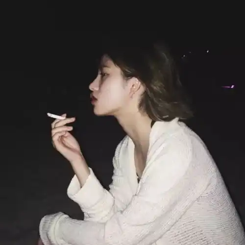 男女抽烟头像壁纸
