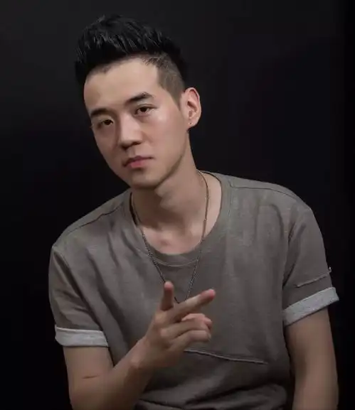 他男扮女装,成为游戏内容最火ip,粉丝千万的秘籍是专访蛋蛋解说

