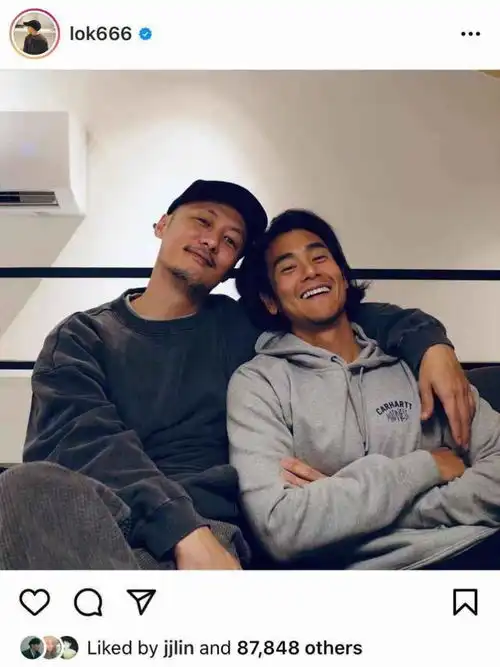 余文乐晒与彭于晏合照,与18年前对比变化大,网友胡子拉碴也帅
