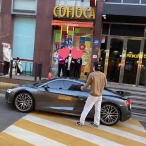 开着豪车去买蜜瓜奶茶的男人吴世勋
