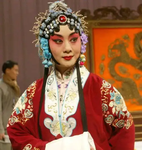 京剧第一美人李胜素,忘不了家乡的农民父母
