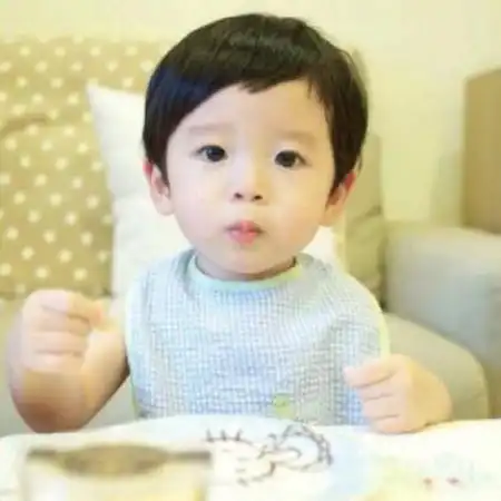 2020最新情侣头可爱萌小孩子一男,一女图片
