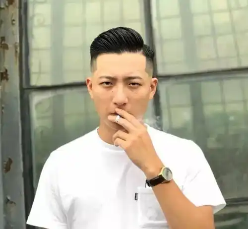 中国男生剪复古油头发型,原来可以这么帅
