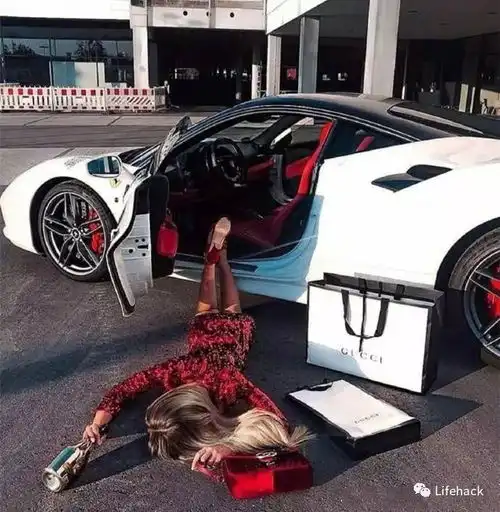 最近超火的富婆摔,已经被男人玩坏了
