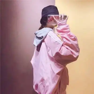排名前十微信情侣头像图片2020最新最酷情头一男一女分开
