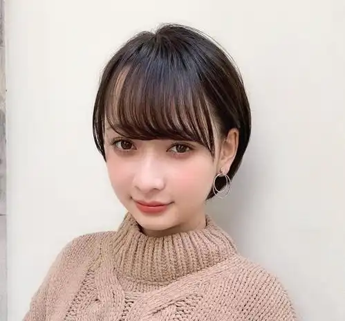 圆脸女生其实更适合留短发,减龄瘦脸更时尚
