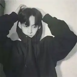 黑白高冷帅气男生图片

