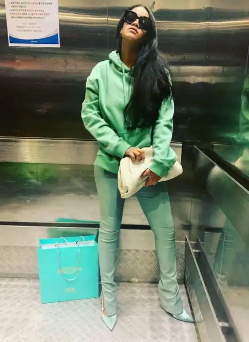 时尚是个轮回y2k风潮再袭来
