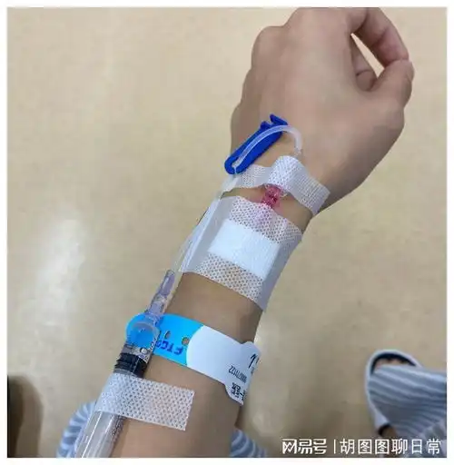 27岁男偶像肺癌晚期,母亲曾因癌症去世,最新发文称病情加重
