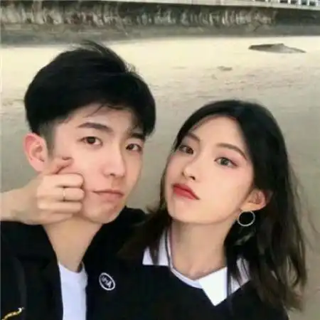 超甜蜜的情侣头像一对,突然间想起某个人