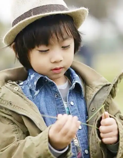 林志颖晒与大儿子kimi合影,当年的小萌娃,身高与父亲已相差无几
