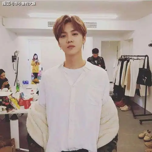 男明星的清纯路线谁的白衬衫穿出了别样味道他竟然很魅惑
