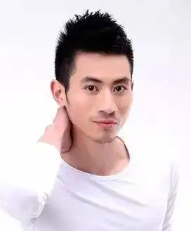 试试这四款发型,男生一定比想象中帅
