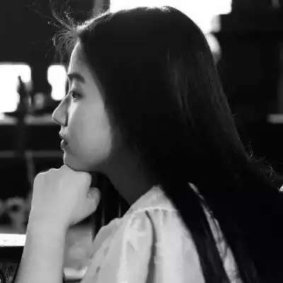 悲伤的头像女生头像难过悲伤的图片
