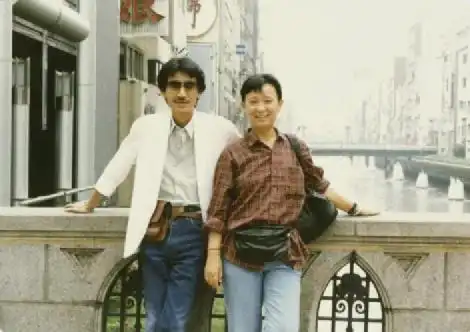 两女共侍一夫45年,她心甘情愿摘除子宫,这个男人到底有何魅力

