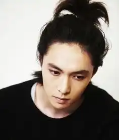 为什么张艺兴的人气总是没有鹿晗高呢网友这么说
