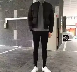 男生穿衣搭配技巧,纯黑也能穿出潮男范
