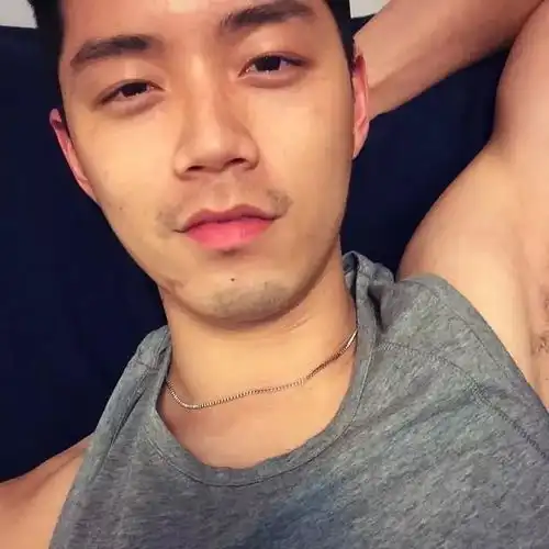 呆萌可爱的外表和性感的身材摄影师都直呼他男神
