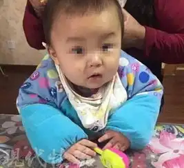 揪心一岁男婴被一壶开水从头浇到脚,生命垂危
