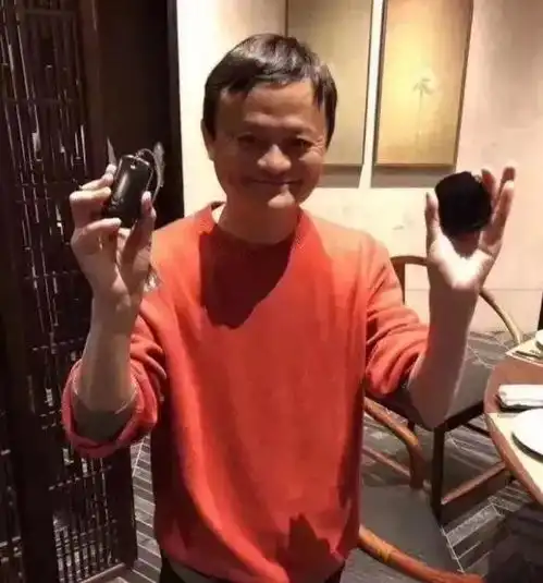 都说穷玩车富玩表,那马云和刘晓庆玩翡翠,是属于哪种层次呢

