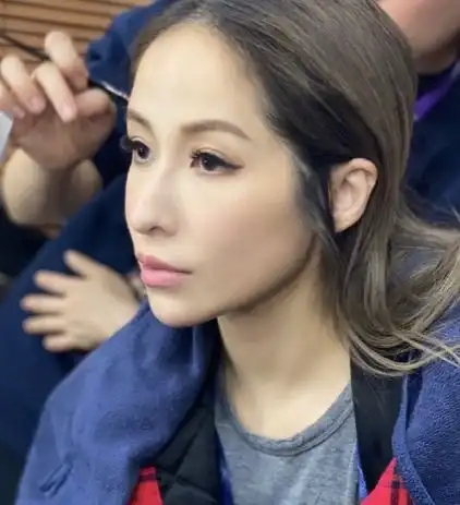 韩国版萧亚轩,一枝梨花压海棠,嫁小14岁男友,老牛吃嫩草
