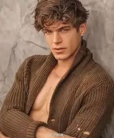 男人根本不在乎你多大,只在乎你美不美
