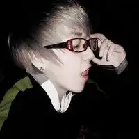 跪求非主流男生黑色头像两张

