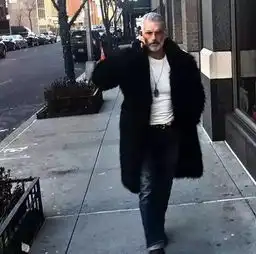 男人就像酒越老就越有味,一个老男人是否能征服你