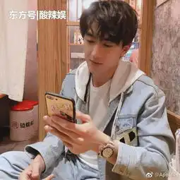男神林更新不只说话搞笑逗逼连他用的手机壳都很有趣
