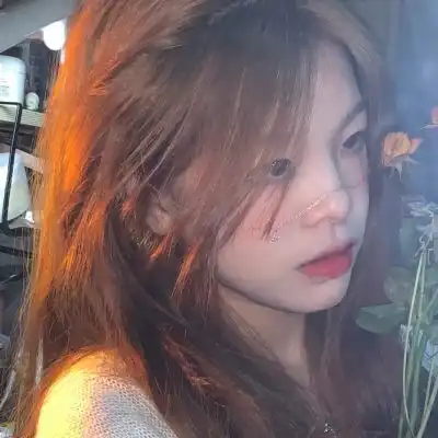 活在这珍贵的人间,星辰闪烁云朵温柔
